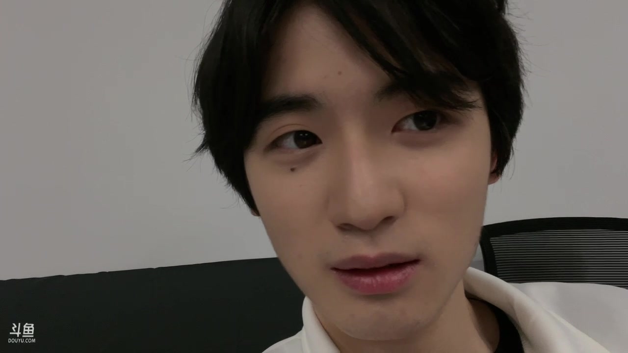 【2023-10-08 17点场】李知恩nn：我来啦~巅峰赛一会儿