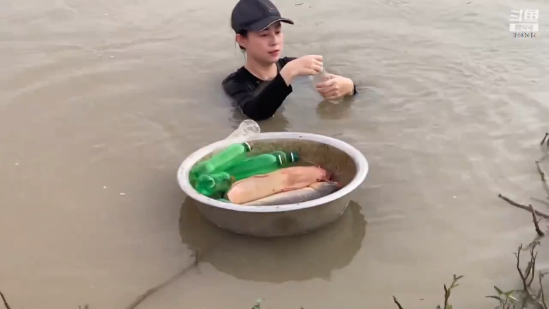 【户外】贱贱钓鱼的精彩时刻 20231008 00点场