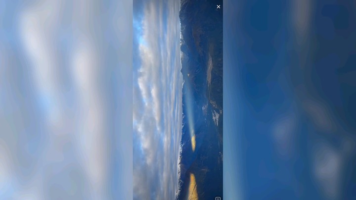 来西藏看雪山，雪山下有金光