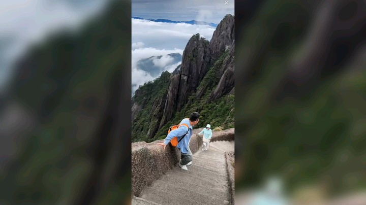 今天黄山云海很好看，有点下雨