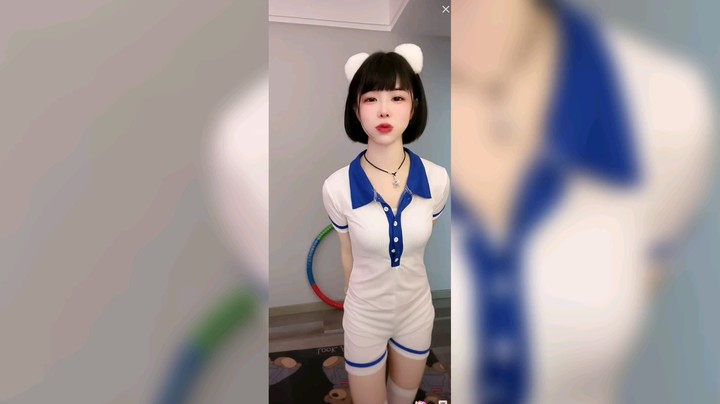 美女今天穿的好可爱