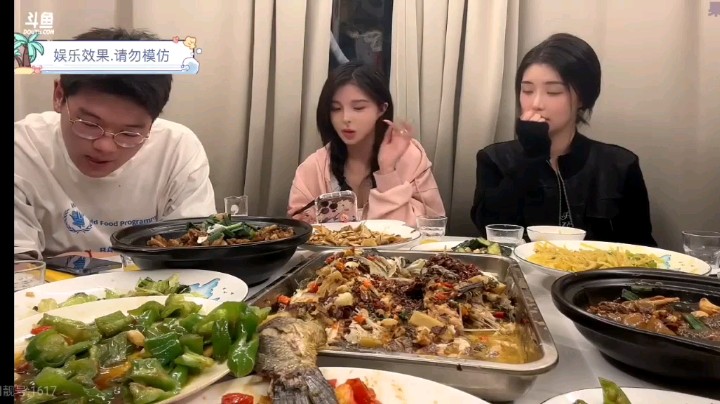 博哥苏恩果酱小九啊郎吃饭，苏恩顶三个果酱啊