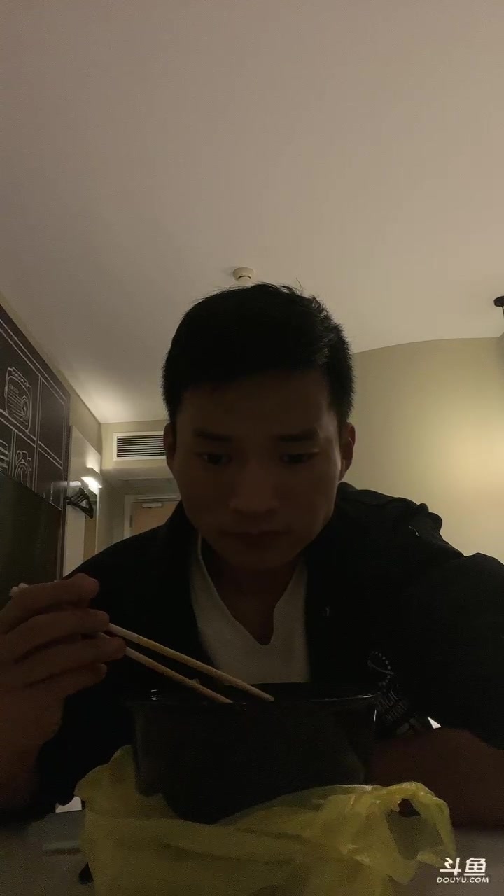 【2023-10-11 19点场】三DeDe：到成都了，明天去租房