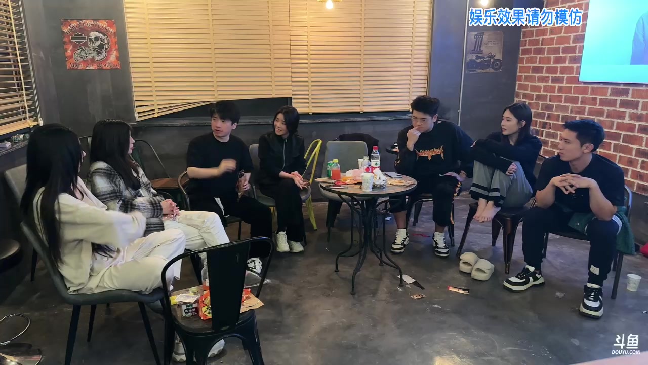 【2023-10-12 01点场】胸肌很大的良小伞：山顶户外团建！巨龙族集合！