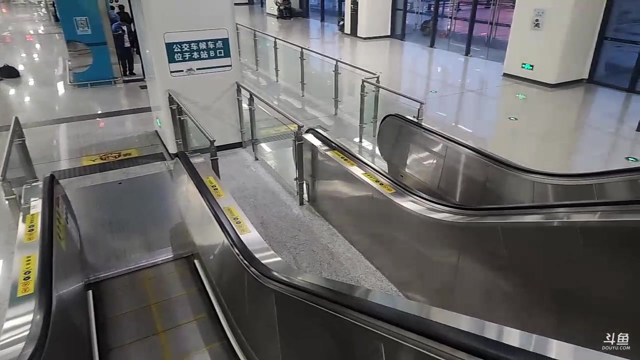 【2023-10-06 18点场】叶子户外：在大凉山，去见三年