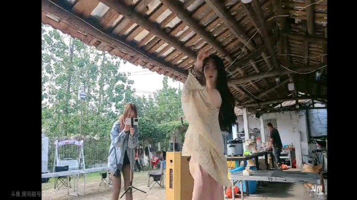 美女丸子跳舞好看