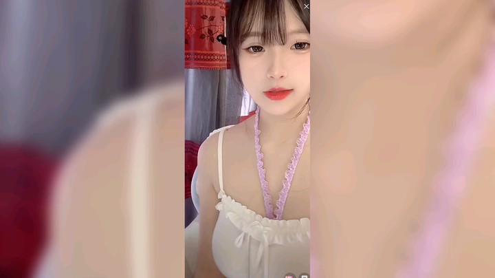 小姐姐用夹子音撒娇