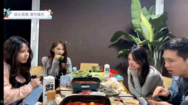 博哥和苏恩语音聊天，叫她过来