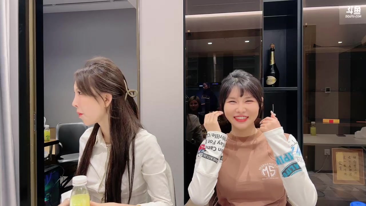 【2023-10-17 18点场】imxiaoxin：【✘-✘】黑白双煞 新家开灶！