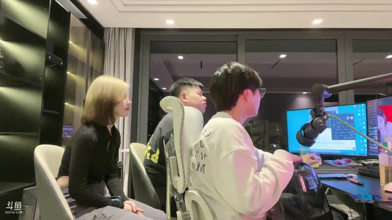 【2023-10-17 00点场】Kiki仔ovo：【ki仔】阿姐上班了