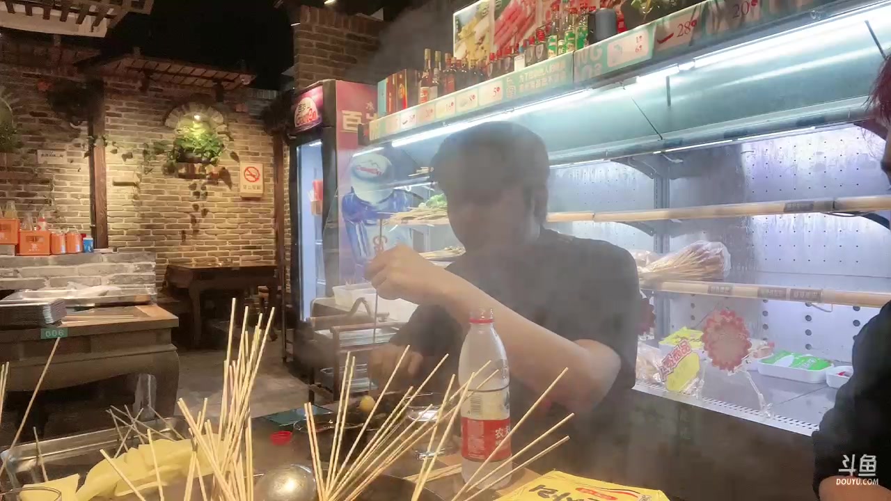 【2023-10-18 01点场】白鲨漠然Moran：少读书少看报多吃零食多睡觉