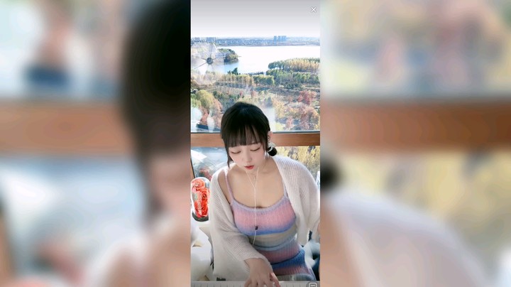 美女弹琴好厉害，好可爱