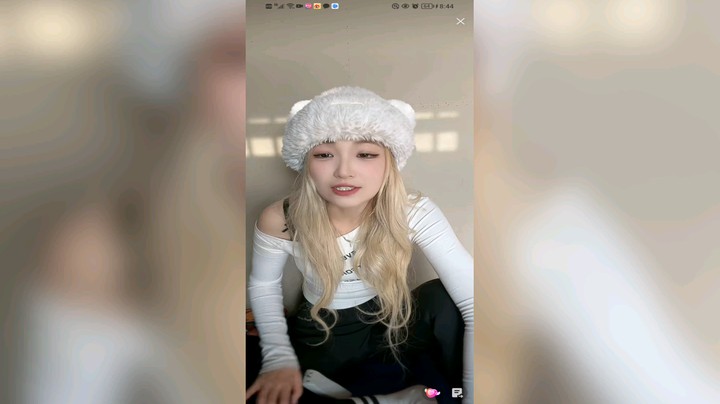 内蒙古美女在家直播聊天