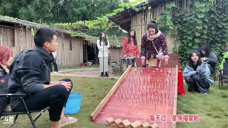 【2023-10-19 17点场】惠娜娜呀:【小奶团】985团播