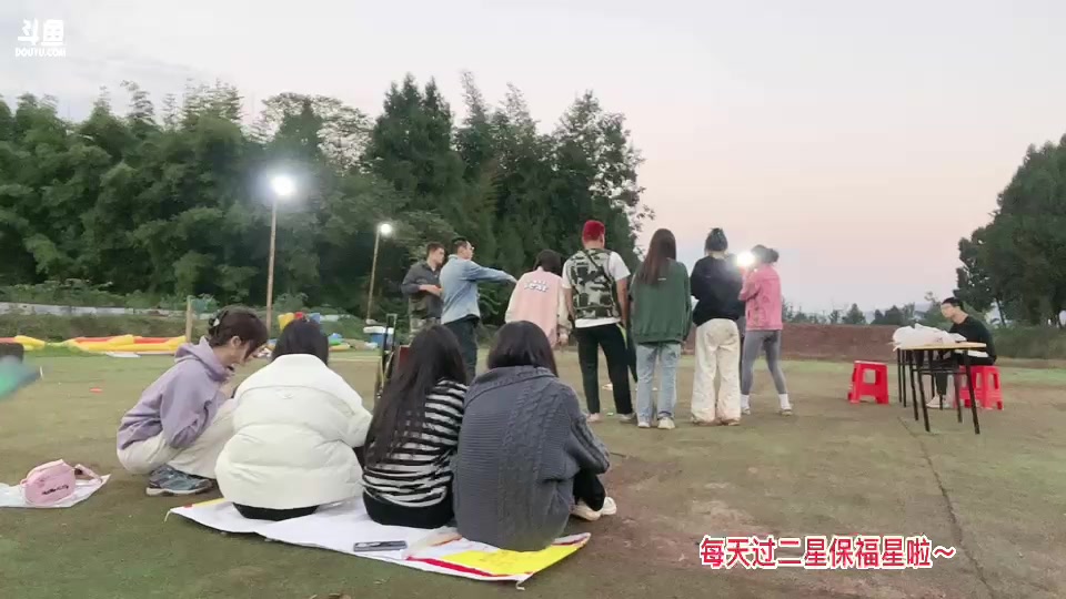 【2023-10-20 17点场】惠娜娜呀:【小奶团】985团播