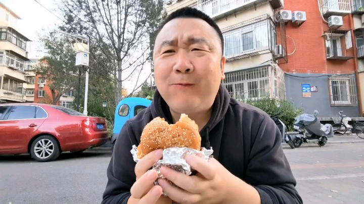 最近开始玩短视频了，有一部分发在鱼吧里了，更多的发在了某yin号：北京大斌子   希望斗鱼的宝们可以关注一下，多帮点个小红心。