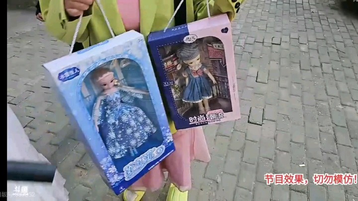 女主播买东西准备送给今天要走的人