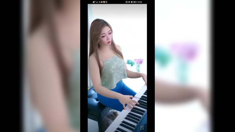 美女弹琴真好听，好可爱啊