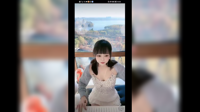 小姐姐弹琴真好听，可爱的