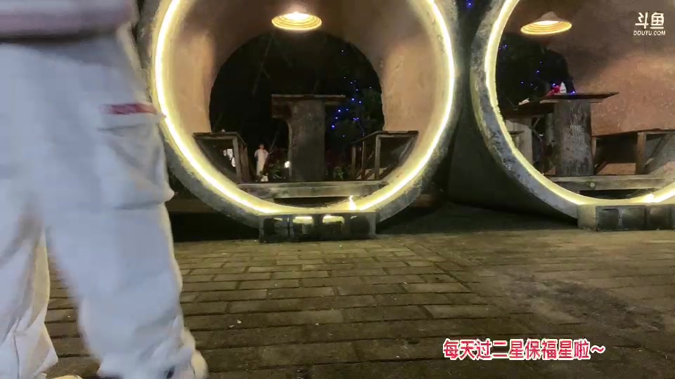 【2023-10-22 19点场】惠娜娜呀：【小奶团】985团播