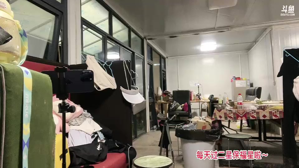 【2023-10-18 22点场】惠娜娜呀：【小奶团】985团播