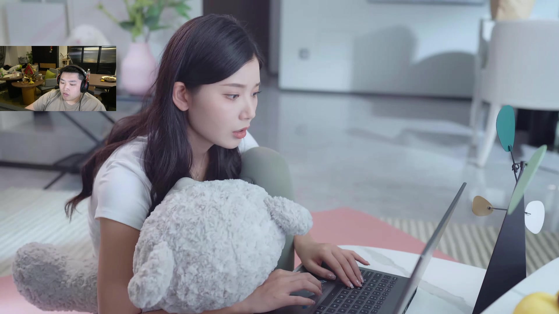 【2023-10-23 03点场】皮特174：晚点玩会美女游戏