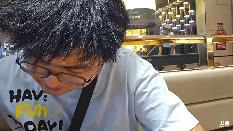 我在斗鱼看火力堂主直播户外