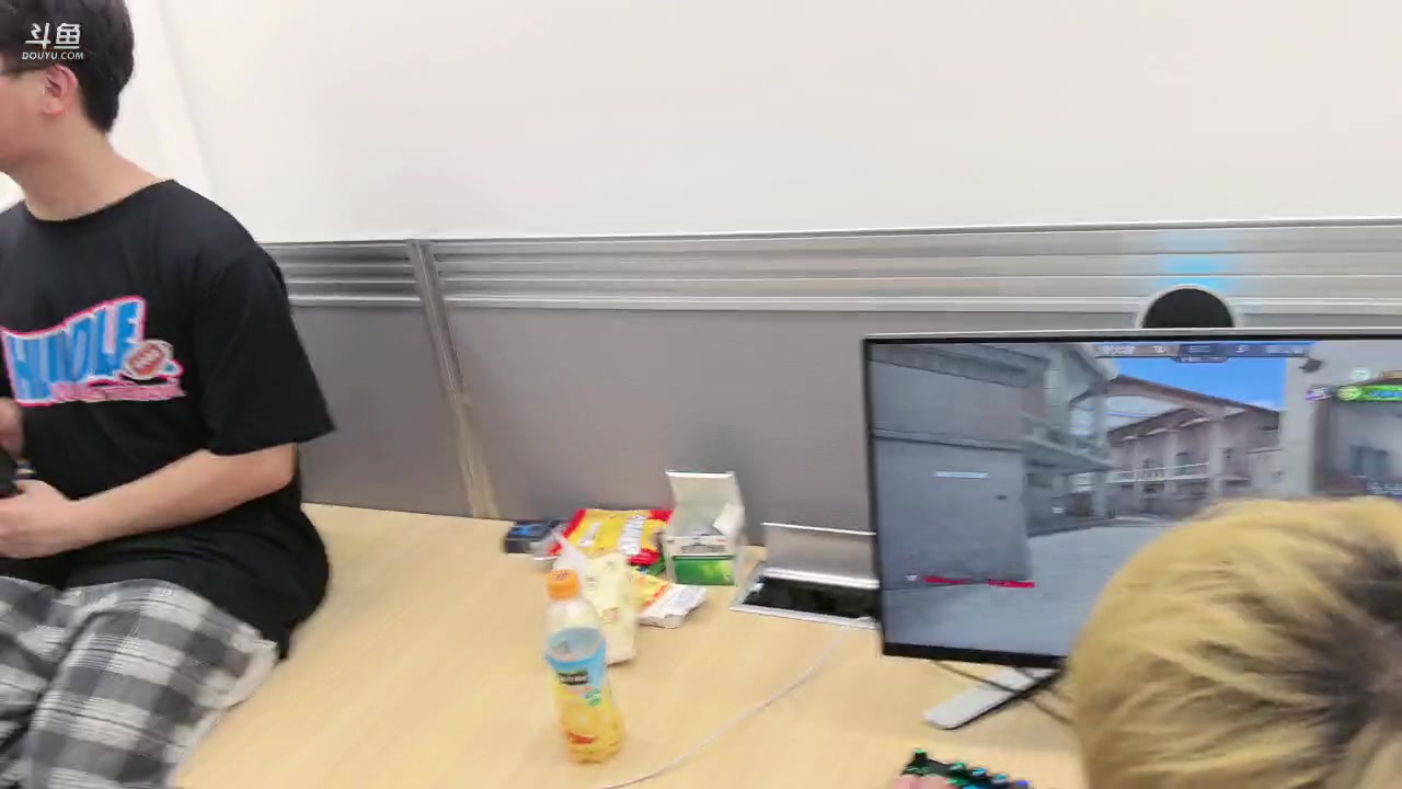 【2023-10-25 14点场】KZ石头Ssst：今天去新俱乐部看看！