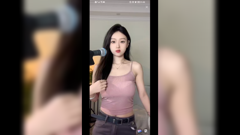 小姐姐身材不错，不胖不瘦，标准心上人