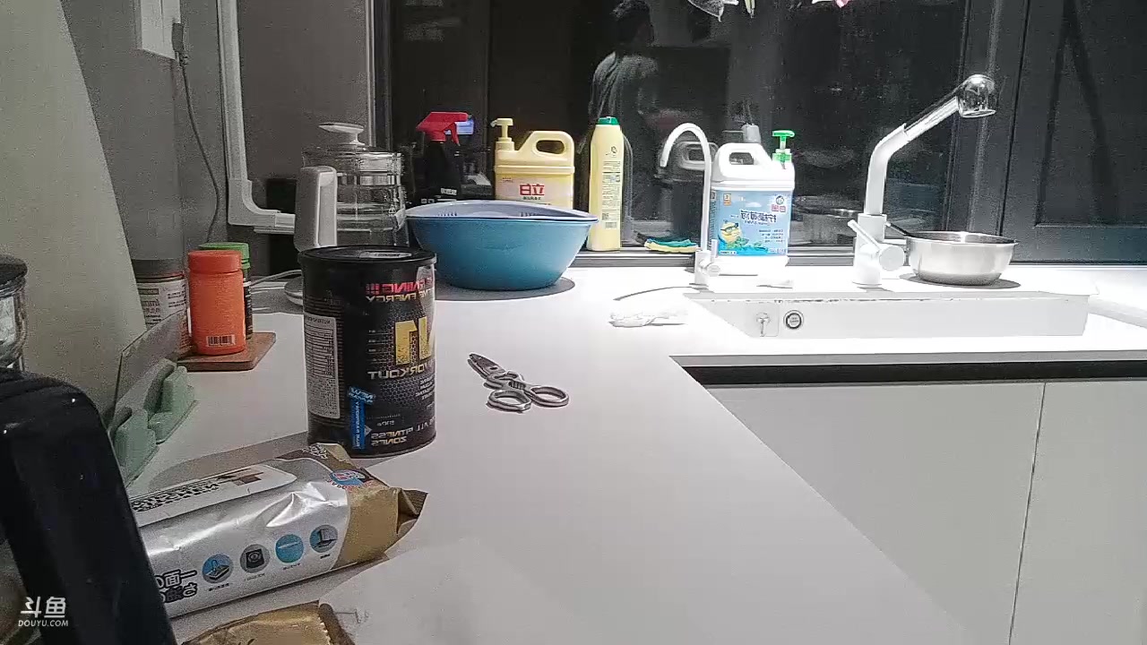 【2023-10-28 19点场】辛巴imb丶丶：今天运动练习臀腿核心。