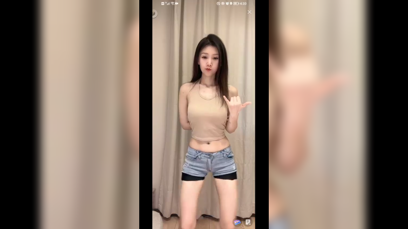 美女身材不错