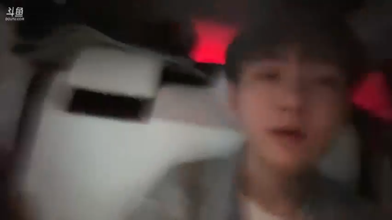 【2023-10-31 19点场】王纪超666：【钻粉2.5倍】0.1元粉丝牌