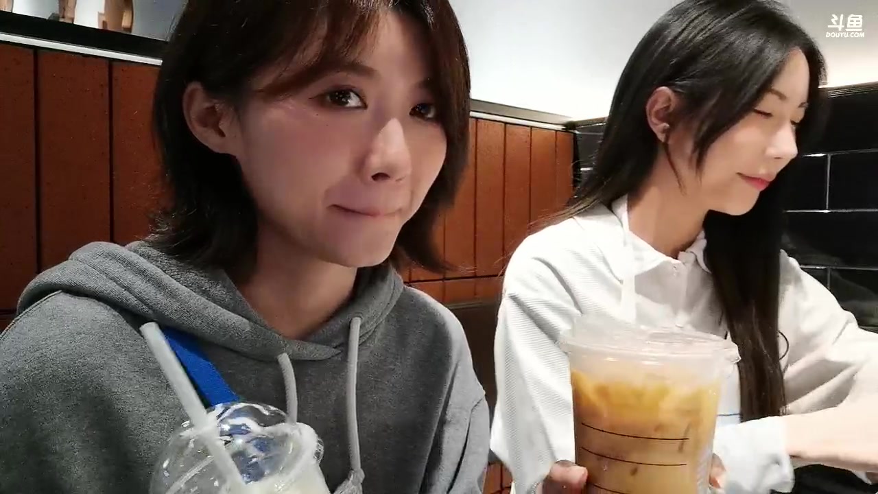 【2023-10-31 21点场】胡嘉一：集美貌与才华于一身的六边形优秀主播！