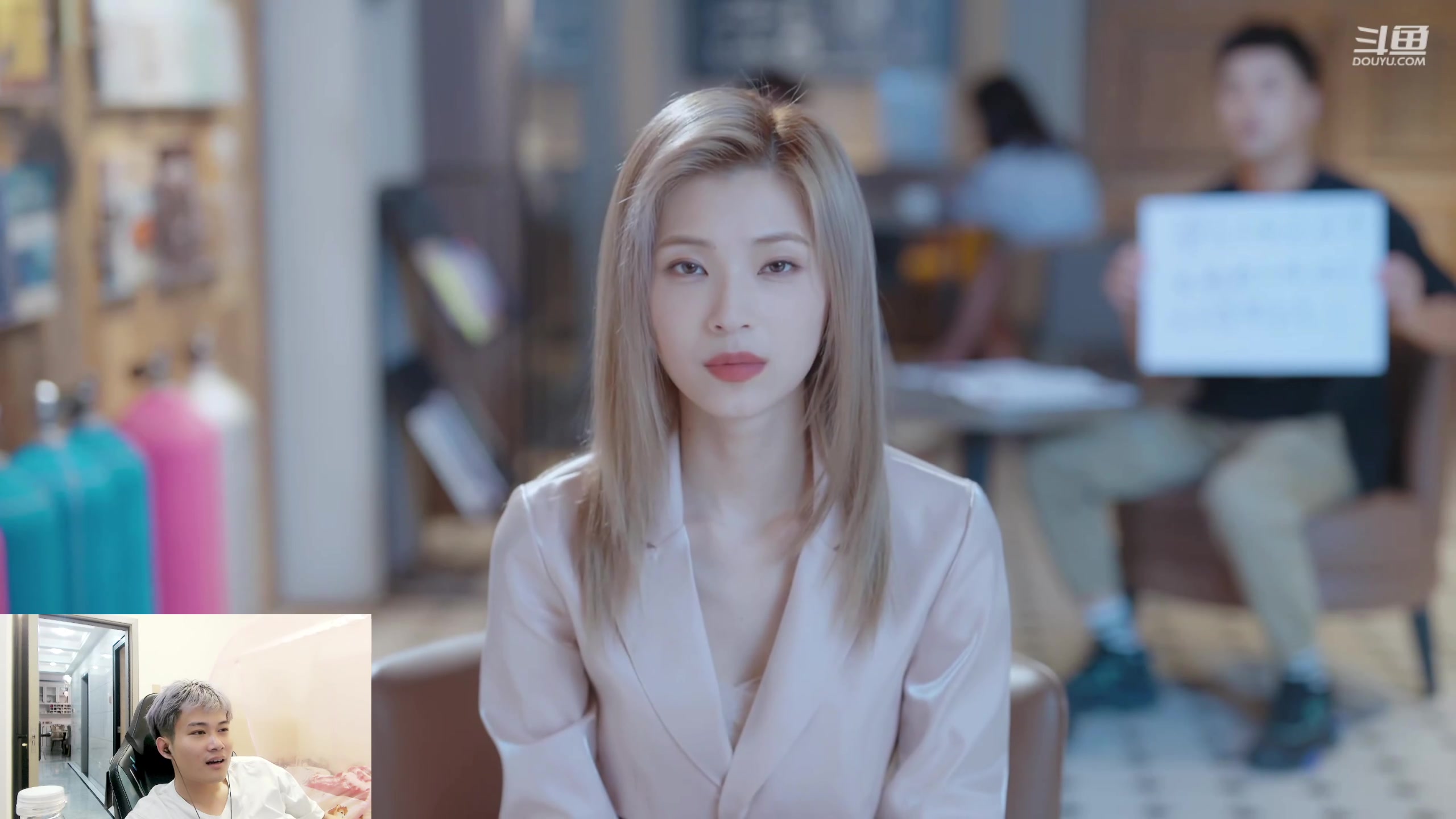 【2023-11-01 21点场】韩跑跑ovo：完蛋~都是美女怎么办