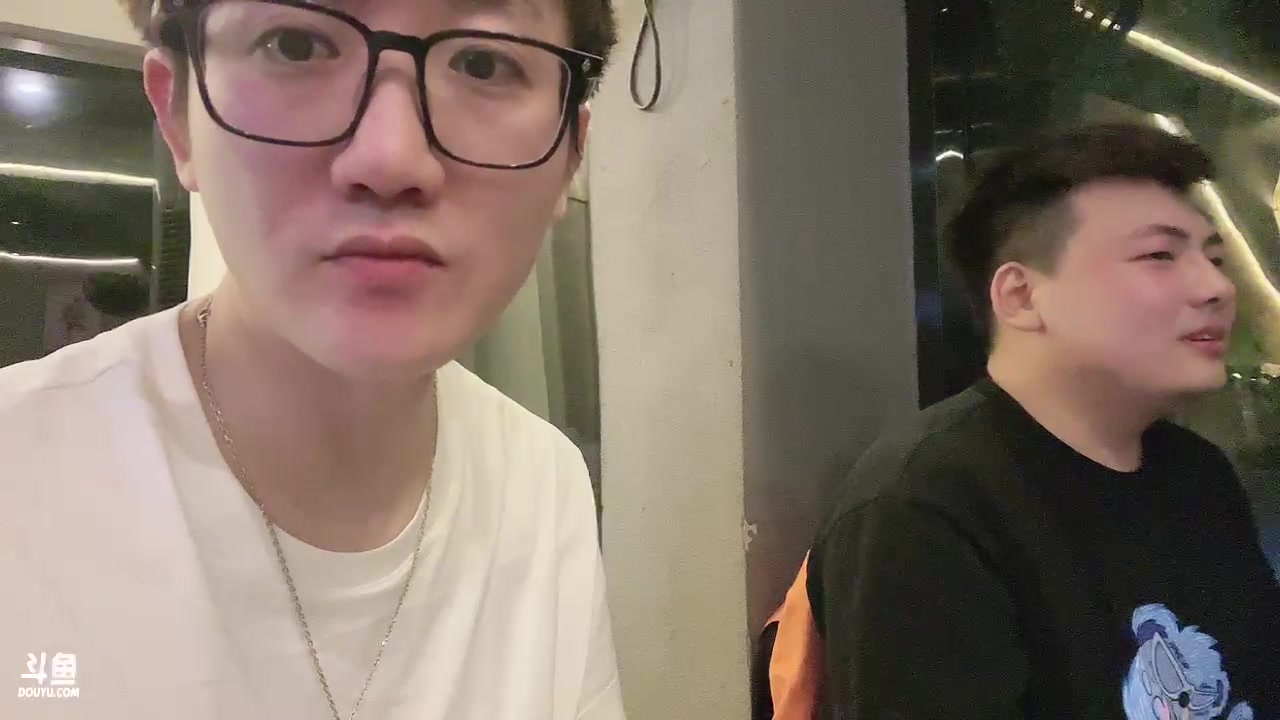 【2023-11-01 02点场】白鲨漠然Moran：生而平凡，也要乐观。