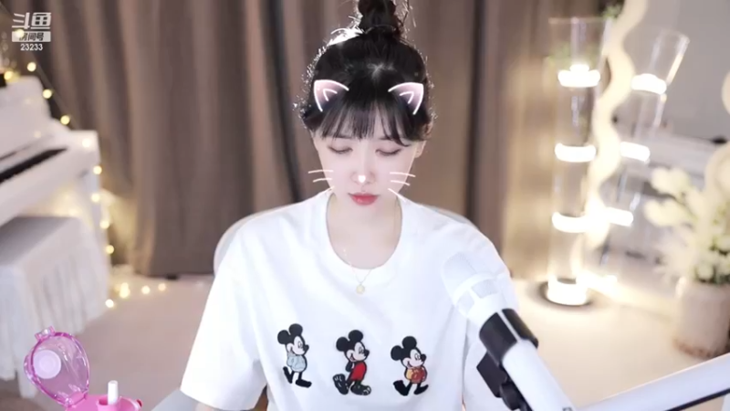 【2023-11-01 02点场】喵小莎：下午三点，晚上11点。