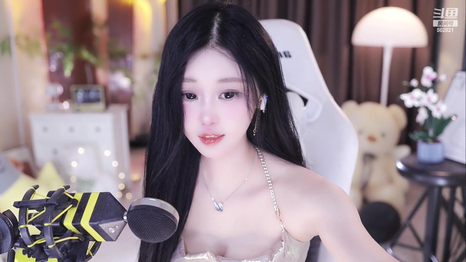 【2023-11-01 16点场】苏小懒困了：⭐西湖边上的纯玉天花板小姐姐开杀了