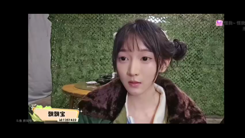 大舅哥让美女来聊天，美女惜字如金好可爱