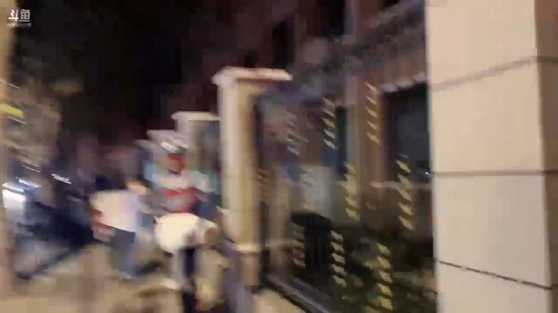 【英雄联盟】胸肌很大的良小伞的精彩时刻 20231101 08点场