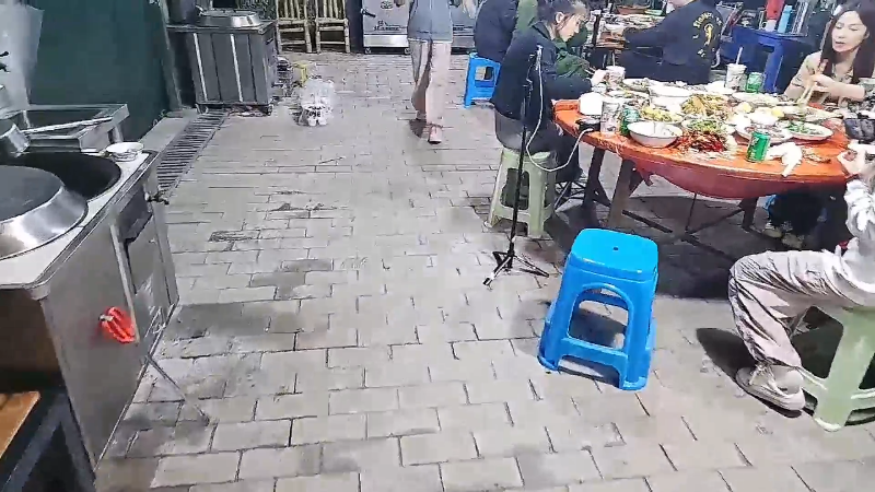 我在斗鱼看小鱼小鱼吃虾米直播户外