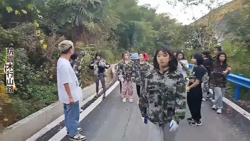 我在斗鱼看小鱼小鱼吃虾米直播户外