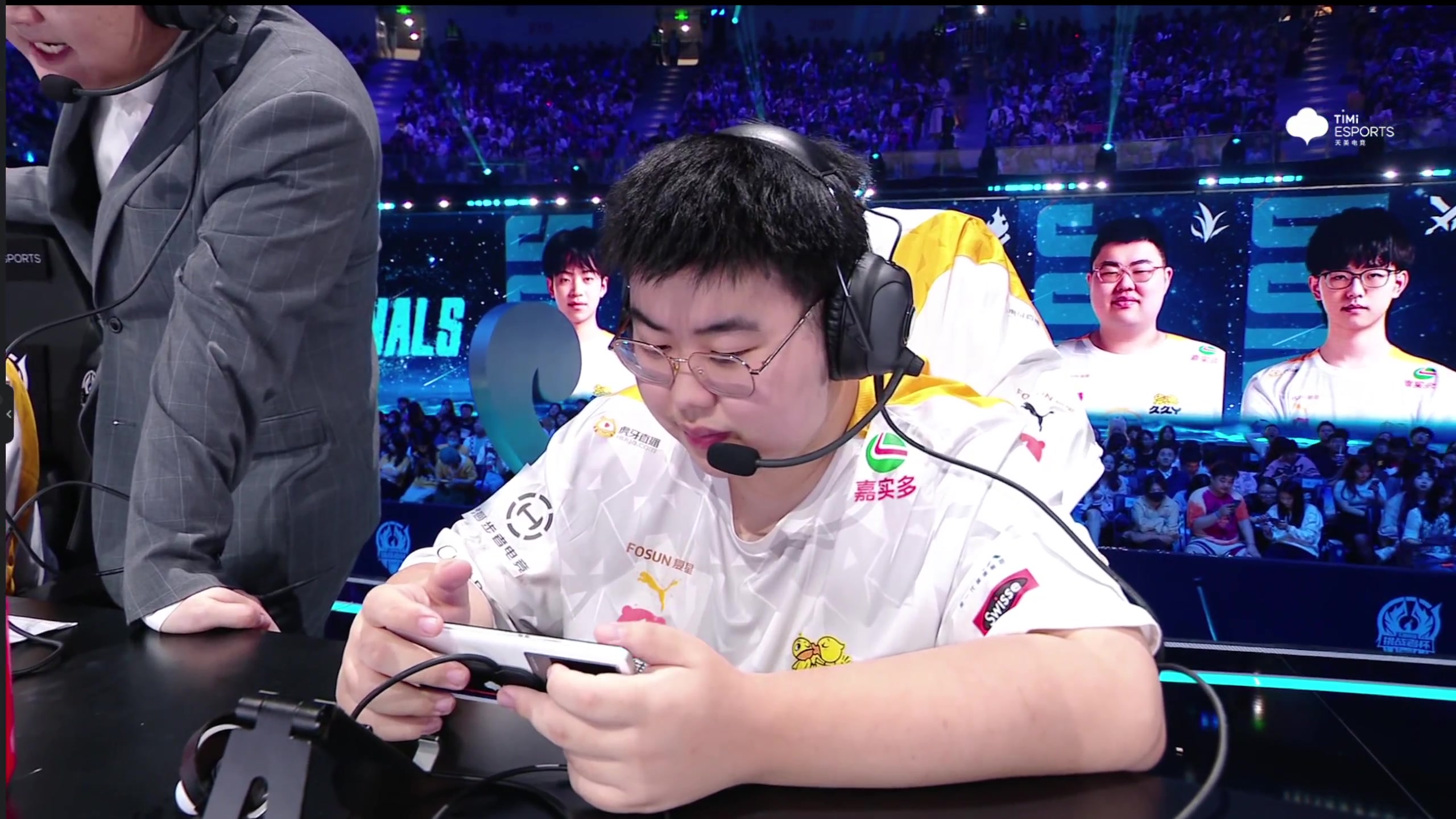 【2023-11-05 18点场】BLUE呀丶：解说AGvs狼 锣已找到！