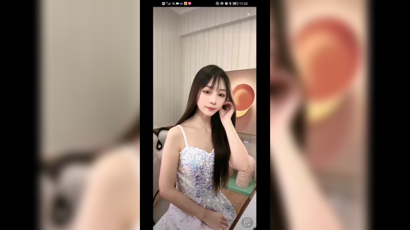 美女弹琴好听，身材又好啊