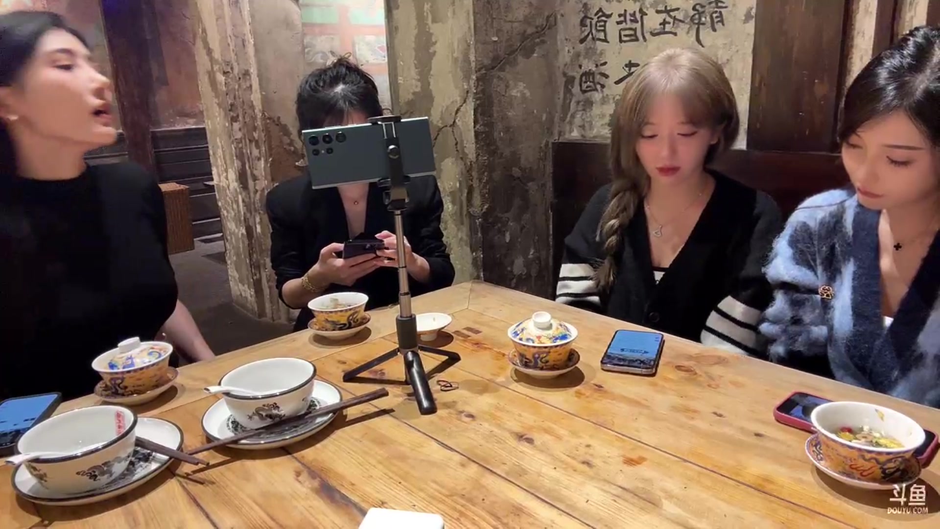 【2023-11-09 20点场】呆妹儿小霸王：【双倍】今天4mango聚会