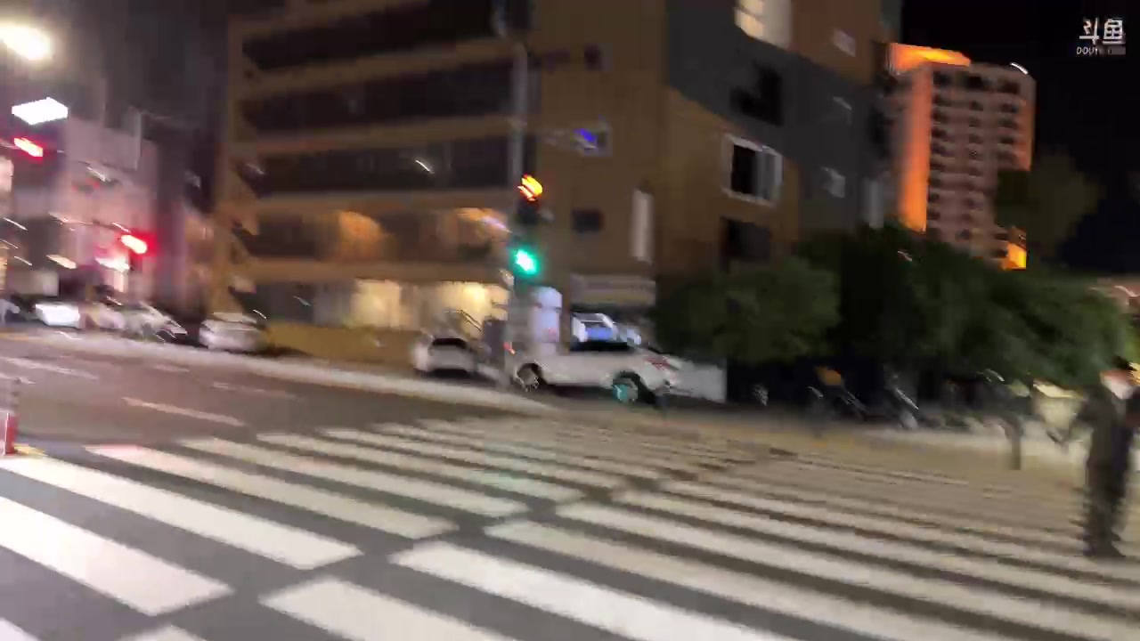 【2023-11-09 22点场】胸肌很大的良小伞：釜山街头逛一逛！12号解说比赛