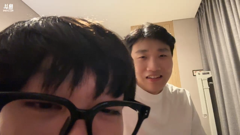 【英雄联盟】胸肌很大的良小伞的精彩时刻 20231111 02点场