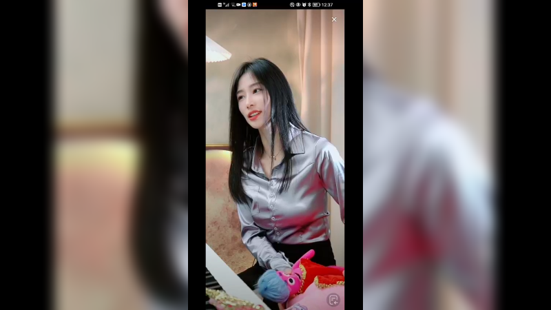 美女今天穿的很御姐风