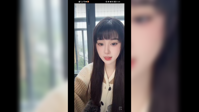 可爱美女唱歌好听，表情可爱