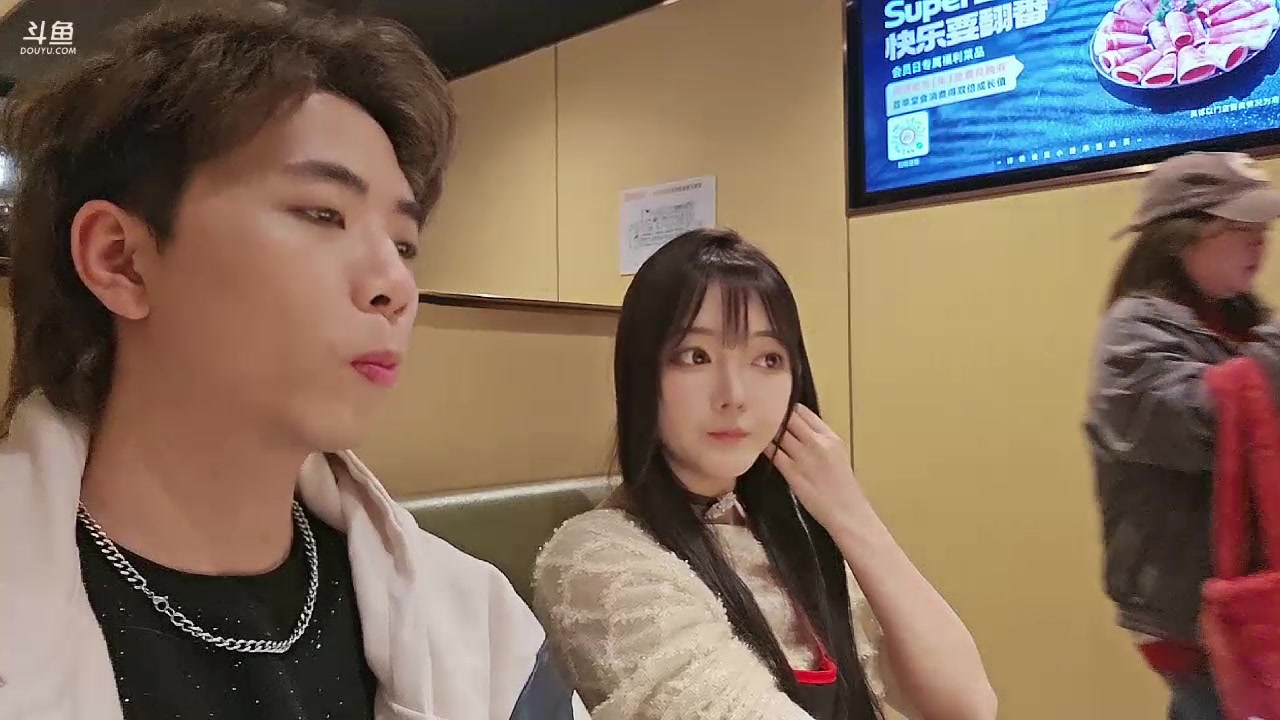 【2023-11-08 21点场】秀才冷男：3点开播～换衣服 化妆