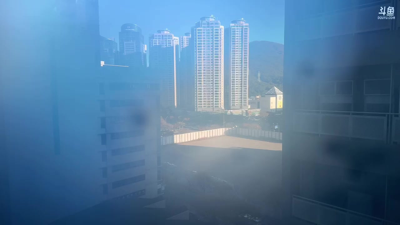 【2023-11-13 07点场】胸肌很大的良小伞：官方解说完了 去吃饭了兄弟们